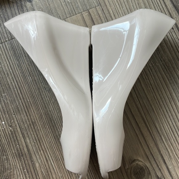 Oka-b Emery Wedge Dove - Picture 3 of 7